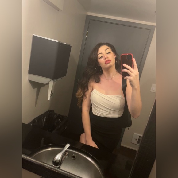 Meet your Posh Queen, Steph 💕👑👠 - Picture 14 of 17